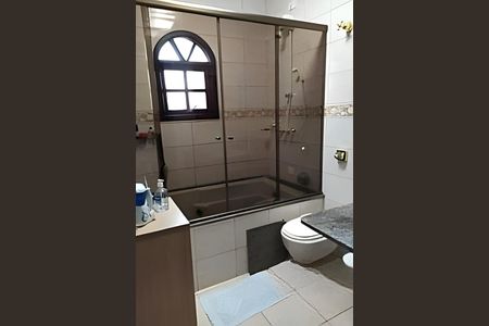 Casa à venda com 300m², 3 quartos e 6 vagas