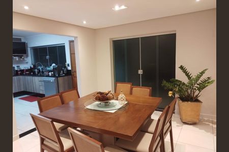 Casa à venda com 250m², 3 quartos e 5 vagas