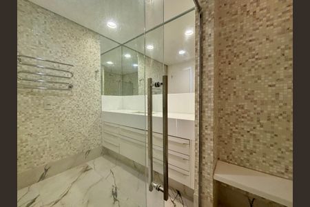 Apartamento à venda com 415m², 4 quartos e 3 vagas Apartamento à venda com 415m², 4 quartos e 3 vagasBanheiro da Suíte 4