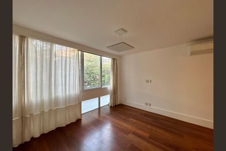 Apartamento à venda com 415m², 4 quartos e 3 vagas Apartamento à venda com 415m², 4 quartos e 3 vagasSuíte 3
