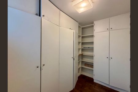 Apartamento à venda com 415m², 4 quartos e 3 vagas Apartamento à venda com 415m², 4 quartos e 3 vagasQuarto de Serviço