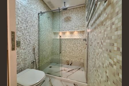 Apartamento à venda com 415m², 4 quartos e 3 vagas Apartamento à venda com 415m², 4 quartos e 3 vagasBanheiro social