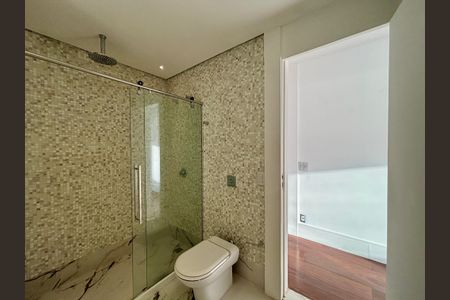 Apartamento à venda com 415m², 4 quartos e 3 vagas Apartamento à venda com 415m², 4 quartos e 3 vagasBanheiro da Suíte 4