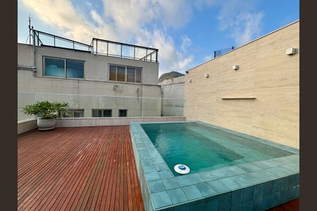 Apartamento à venda com 415m², 4 quartos e 3 vagas Apartamento à venda com 415m², 4 quartos e 3 vagasCobertura - piscina