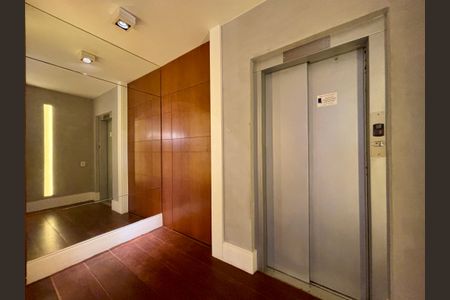 Apartamento à venda com 415m², 4 quartos e 3 vagas Apartamento à venda com 415m², 4 quartos e 3 vagasHall de entrada