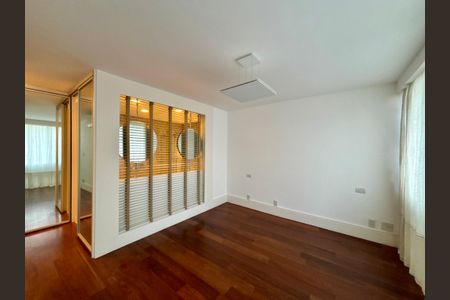 Apartamento à venda com 415m², 4 quartos e 3 vagas Apartamento à venda com 415m², 4 quartos e 3 vagasSuíte 3