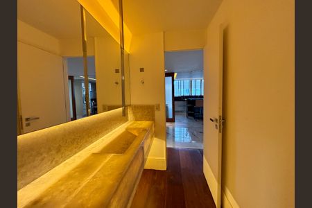 Apartamento à venda com 415m², 4 quartos e 3 vagas Apartamento à venda com 415m², 4 quartos e 3 vagasLavabo