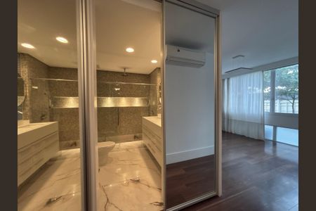 Apartamento à venda com 415m², 4 quartos e 3 vagas Apartamento à venda com 415m², 4 quartos e 3 vagasSuíte 3