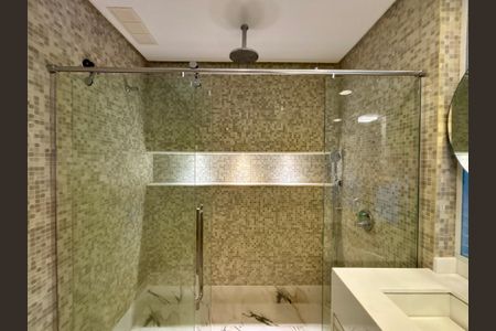 Apartamento à venda com 415m², 4 quartos e 3 vagas Apartamento à venda com 415m², 4 quartos e 3 vagasBanheiro da Suíte 3