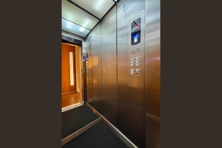 Apartamento à venda com 415m², 4 quartos e 3 vagas Apartamento à venda com 415m², 4 quartos e 3 vagasElevador