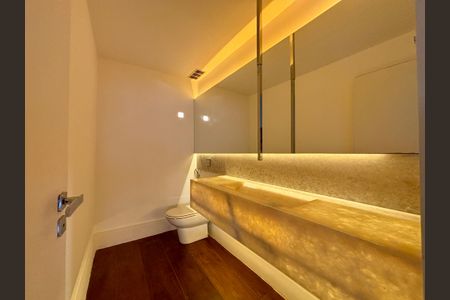 Apartamento à venda com 415m², 4 quartos e 3 vagas Apartamento à venda com 415m², 4 quartos e 3 vagasLavabo