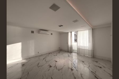 Apartamento à venda com 415m², 4 quartos e 3 vagas Apartamento à venda com 415m², 4 quartos e 3 vagasCorredores