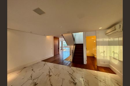 Apartamento à venda com 415m², 4 quartos e 3 vagas Apartamento à venda com 415m², 4 quartos e 3 vagasCorredores