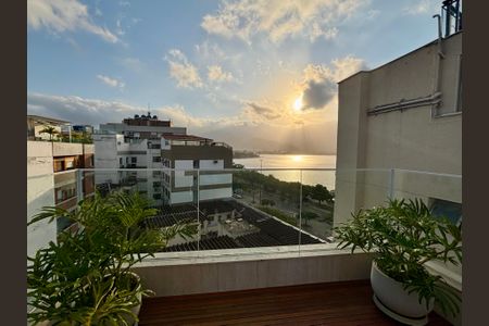 Apartamento à venda com 415m², 4 quartos e 3 vagas Apartamento à venda com 415m², 4 quartos e 3 vagasCobertura - vista para a Lagoa