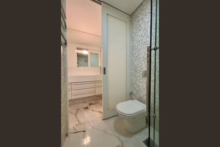 Apartamento à venda com 415m², 4 quartos e 3 vagas Apartamento à venda com 415m², 4 quartos e 3 vagasBanheiro social