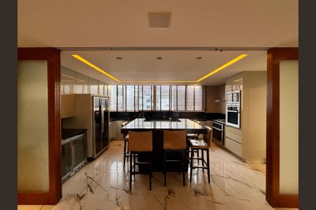 Apartamento à venda com 415m², 4 quartos e 3 vagas Apartamento à venda com 415m², 4 quartos e 3 vagasCozinha americana