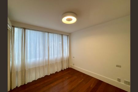 Apartamento à venda com 415m², 4 quartos e 3 vagas Apartamento à venda com 415m², 4 quartos e 3 vagasQuarto 2