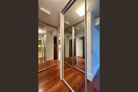 Apartamento à venda com 415m², 4 quartos e 3 vagas Apartamento à venda com 415m², 4 quartos e 3 vagasSuíte 3