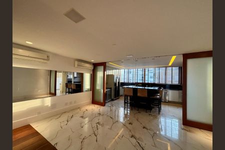 Apartamento à venda com 415m², 4 quartos e 3 vagas Apartamento à venda com 415m², 4 quartos e 3 vagasCorredores