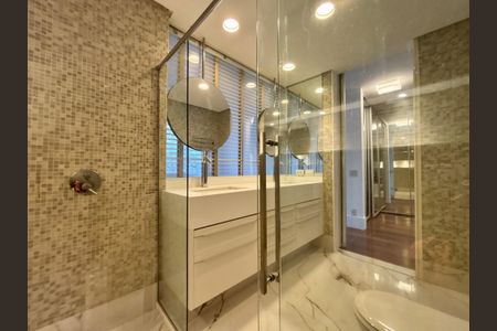 Apartamento à venda com 415m², 4 quartos e 3 vagas Apartamento à venda com 415m², 4 quartos e 3 vagasBanheiro da Suíte 3