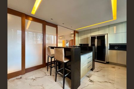 Apartamento à venda com 415m², 4 quartos e 3 vagas Apartamento à venda com 415m², 4 quartos e 3 vagasCozinha americana