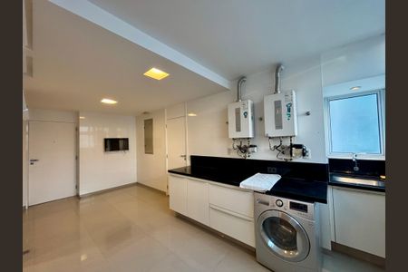 Apartamento à venda com 415m², 4 quartos e 3 vagas Apartamento à venda com 415m², 4 quartos e 3 vagasÁrea de Serviço