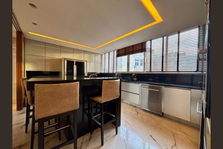 Apartamento à venda com 415m², 4 quartos e 3 vagas Apartamento à venda com 415m², 4 quartos e 3 vagasCozinha americana