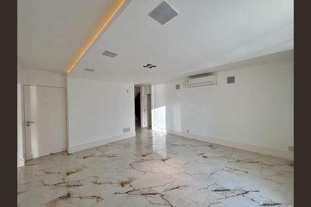 Apartamento à venda com 415m², 4 quartos e 3 vagas Apartamento à venda com 415m², 4 quartos e 3 vagasCorredores