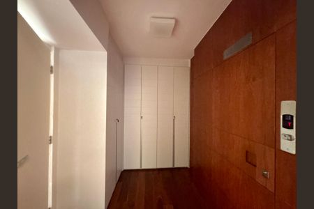 Apartamento à venda com 415m², 4 quartos e 3 vagas Apartamento à venda com 415m², 4 quartos e 3 vagasSuíte 3