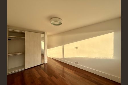 Apartamento à venda com 415m², 4 quartos e 3 vagas Apartamento à venda com 415m², 4 quartos e 3 vagasSuíte 4