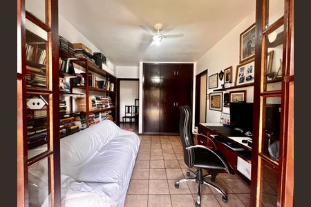 Casa à venda com 1710m², 4 quartos e sem vagaEscritório