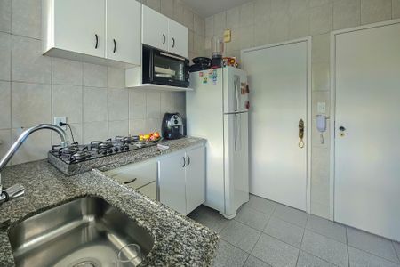 Apartamento à venda com 110m², 3 quartos e 2 vagas Apartamento à venda com 110m², 3 quartos e 2 vagasCozinha