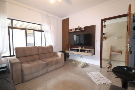 Casa à venda com 189m², 4 quartos e 2 vagasSala