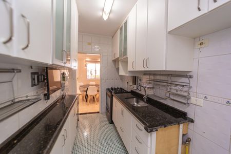 Cozinha de casa de condomínio para alugar com 3 quartos, 110m² em Vila Pierina, São Paulo