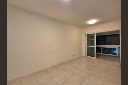 Sala de apartamento para alugar com 3 quartos, 83m² em Barra da Tijuca, Rio de Janeiro