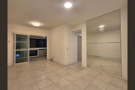 Sala de apartamento para alugar com 3 quartos, 83m² em Barra da Tijuca, Rio de Janeiro