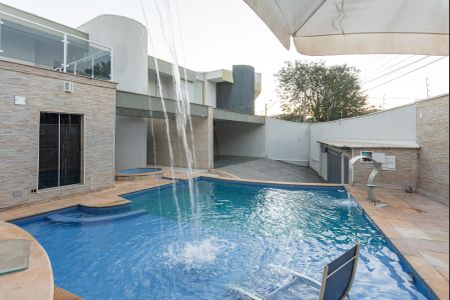 Casa para alugar com 250m², 4 quartos e 5 vagasQuintal