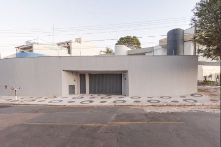 Casa para alugar com 250m², 4 quartos e 5 vagasFachada