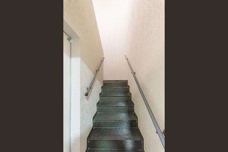 Casa para alugar com 250m², 4 quartos e 5 vagasEscada