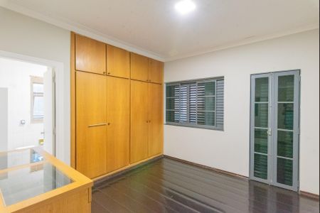 Casa para alugar com 250m², 4 quartos e 5 vagasSuíte