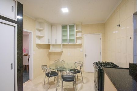 Casa para alugar com 250m², 4 quartos e 5 vagasCozinha