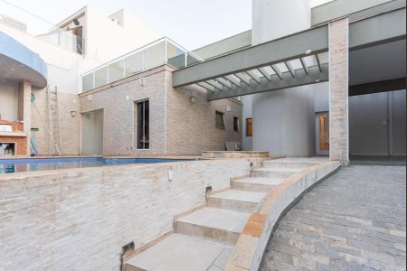 Casa para alugar com 250m², 4 quartos e 5 vagasQuintal