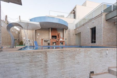 Casa para alugar com 250m², 4 quartos e 5 vagasQuintal