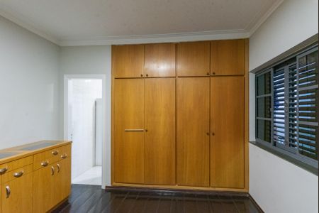 Casa para alugar com 250m², 4 quartos e 5 vagasSuíte