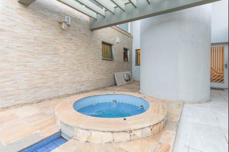 Casa para alugar com 250m², 4 quartos e 5 vagasQuintal