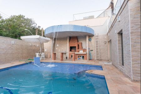 Casa para alugar com 250m², 4 quartos e 5 vagasQuintal
