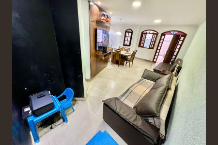 Casa para alugar com 240m², 3 quartos e 2 vagasSala