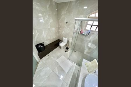 Casa para alugar com 240m², 3 quartos e 2 vagasBanheiro 2