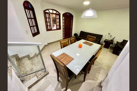 Casa para alugar com 240m², 3 quartos e 2 vagasSala