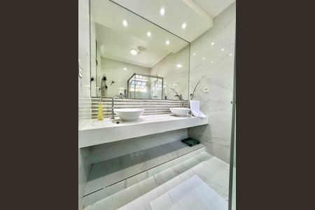 Casa para alugar com 240m², 3 quartos e 2 vagasQuarto 3 - Suíte Banheiro 